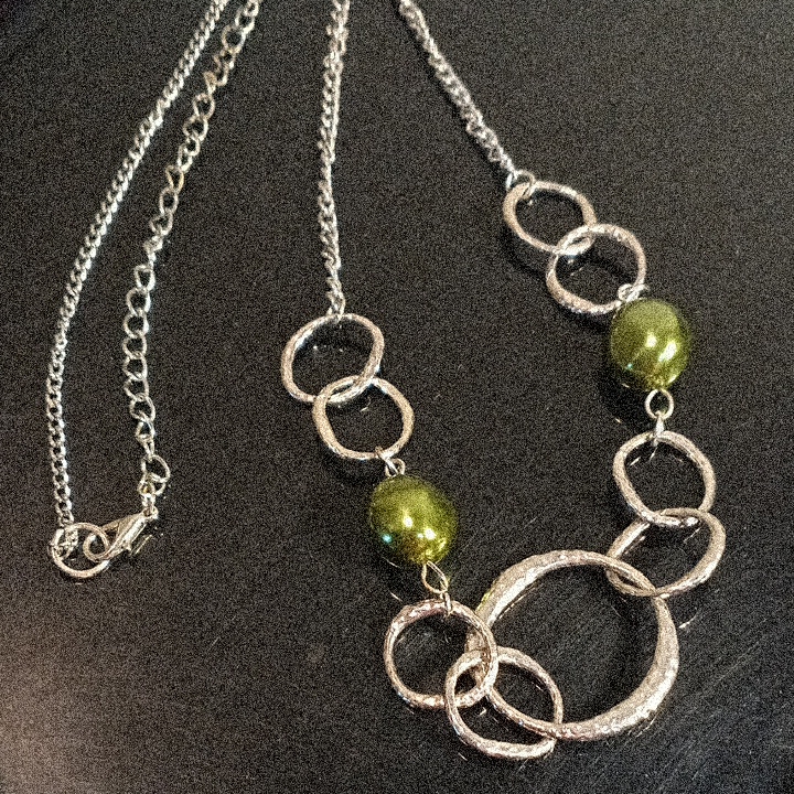 Versatile Silver Tone Hammered Look Chain Links With Green Bead Accents Necklace 7$